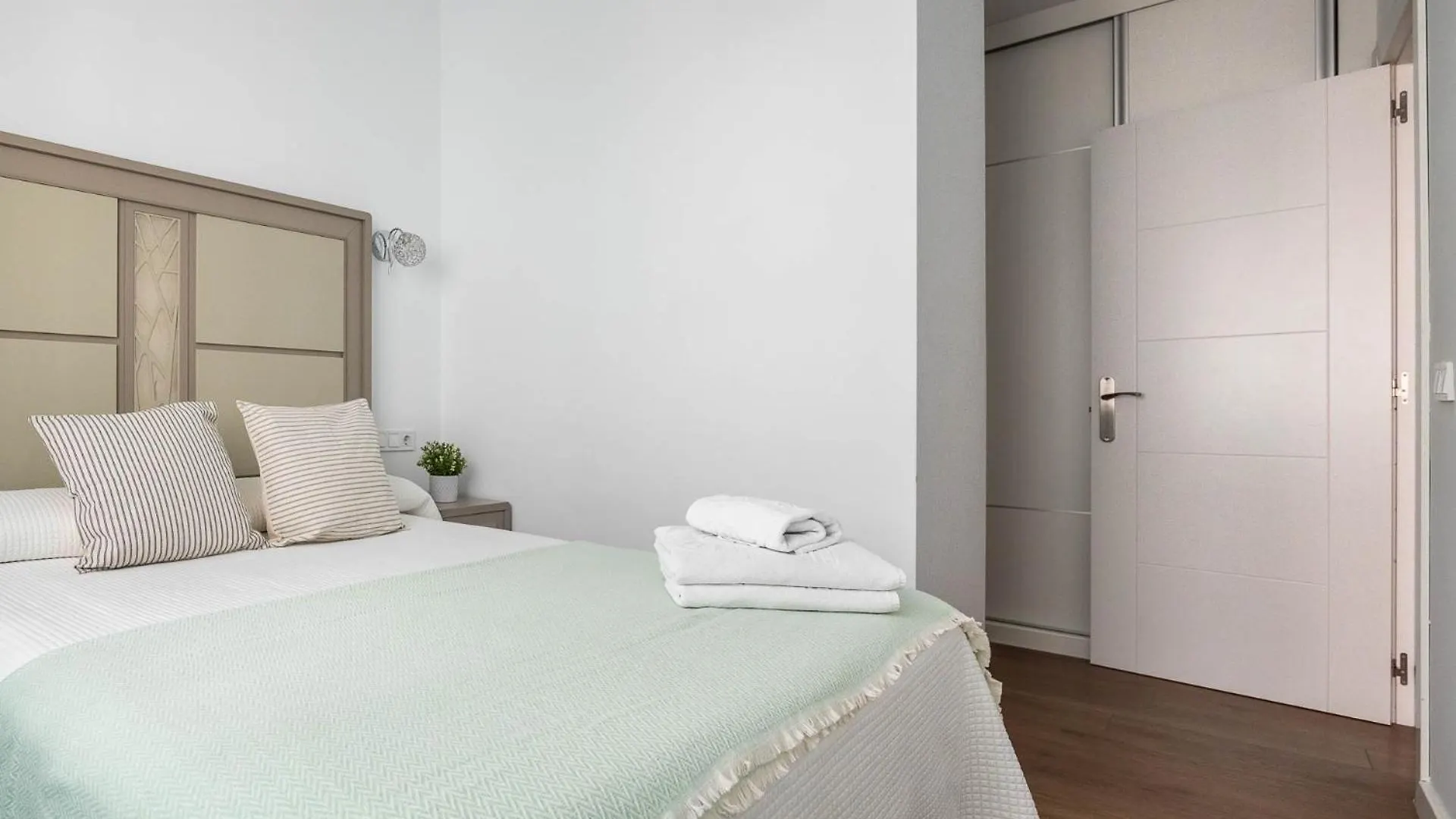 Apartamentos Poemas & Rimas De Becquer Seville Spain
